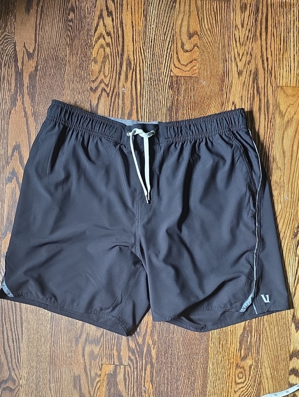 Vuori Kore Shorts Men's XL Black 6" Inseam Lined